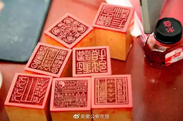 算命大V團伙落網 看來算命“大師”沒算到自己被抓的那一天