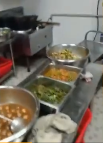 學?；貞程貌仄馃岵酥唤o咸菜 責成食堂負責人深刻反省